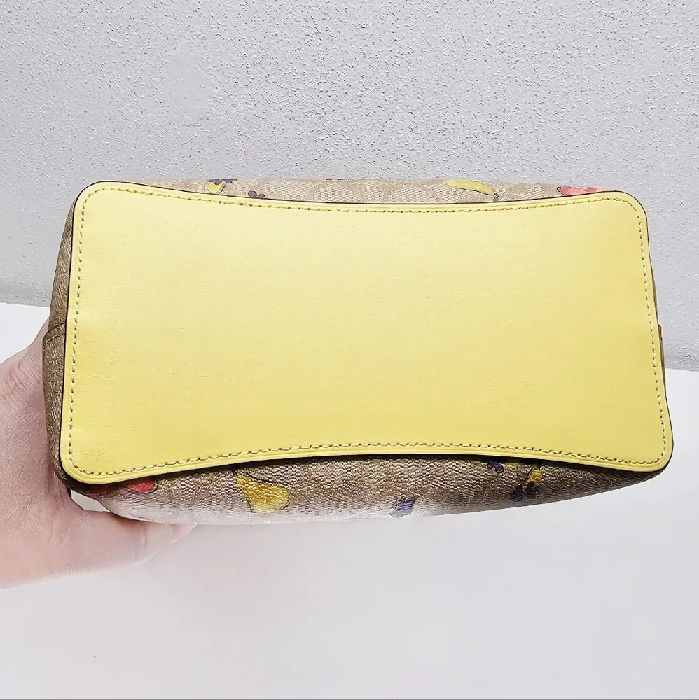 Coach Small Town Bucket Bag In Signature Canvas Dreamy Veggie Print Retails $385 - Picture 6 of 16